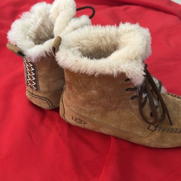 UGGS CHESNUT MOCCASIN BOOTS SIZE 5.5 - Picture 3 of 9